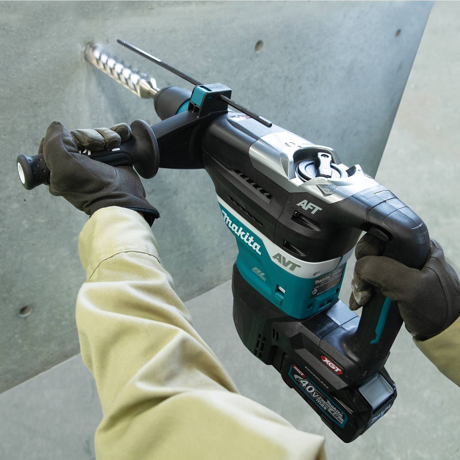 Makita GRH05M1 40V max XGT® 1-9/16" AVT® Rotary Hammer Kit - 12