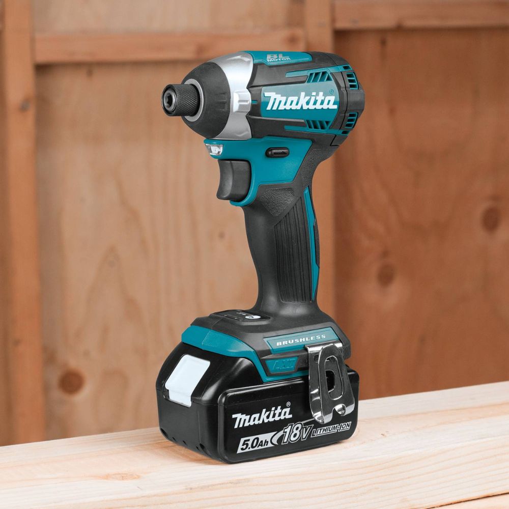 Makita XT707PT 18V LXT Lithium-Ion Brushless Cordless 7 Pc. Combo Kit, XPH14Z, XDT14Z, XRJ05Z, XSH03Z, XAG04Z, XRM06B, DML815, dual port charger, bag (5.0Ah)